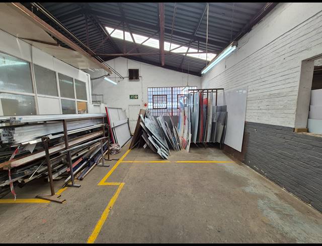 1,000M² WAREHOUSE FOR SALE IN BENROSE
